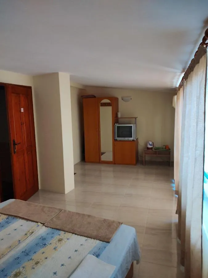 Rooms Via Maris Sozopol 3*,